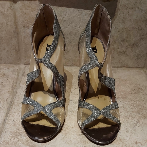 Silver sparkly heels (slightly worn). - Picture 3 of 3